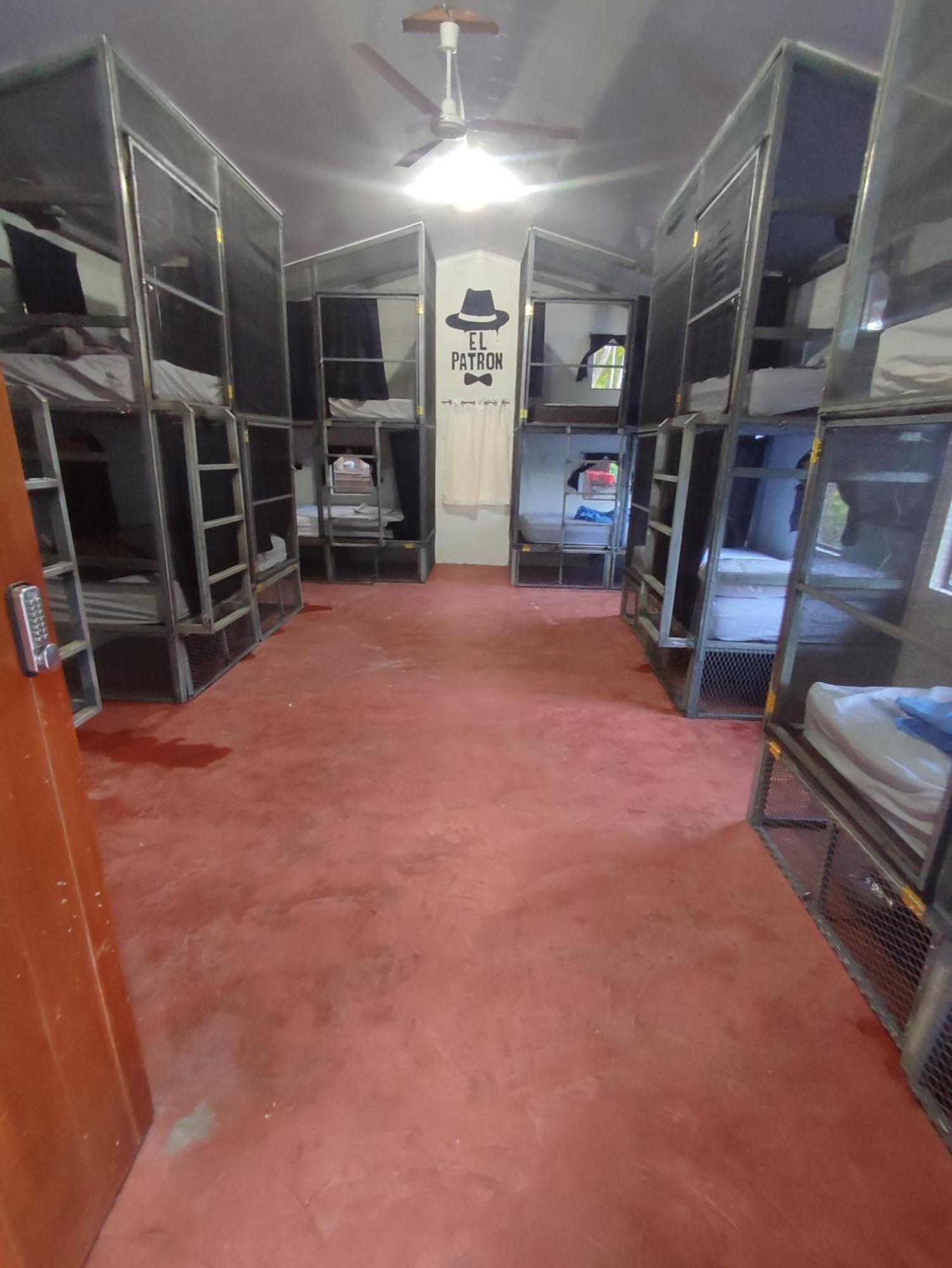 Hostel Raindance Santa Cruz Zewnętrze zdjęcie